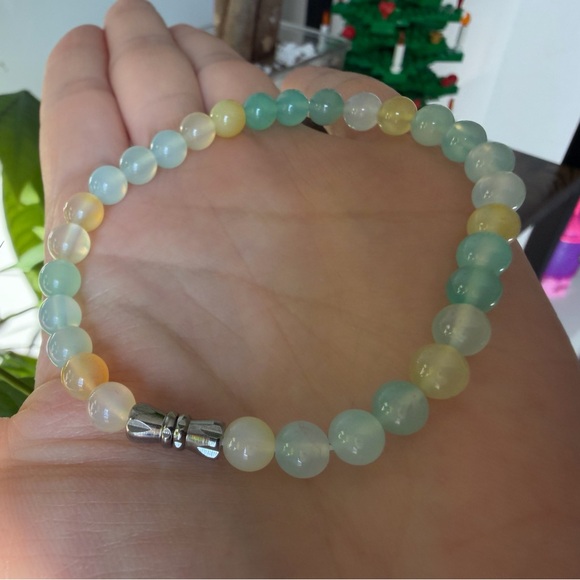 New Natural Yanyuan Agate Bracelet – 6mm blue yellow and white Beads - Picture 3 of 7